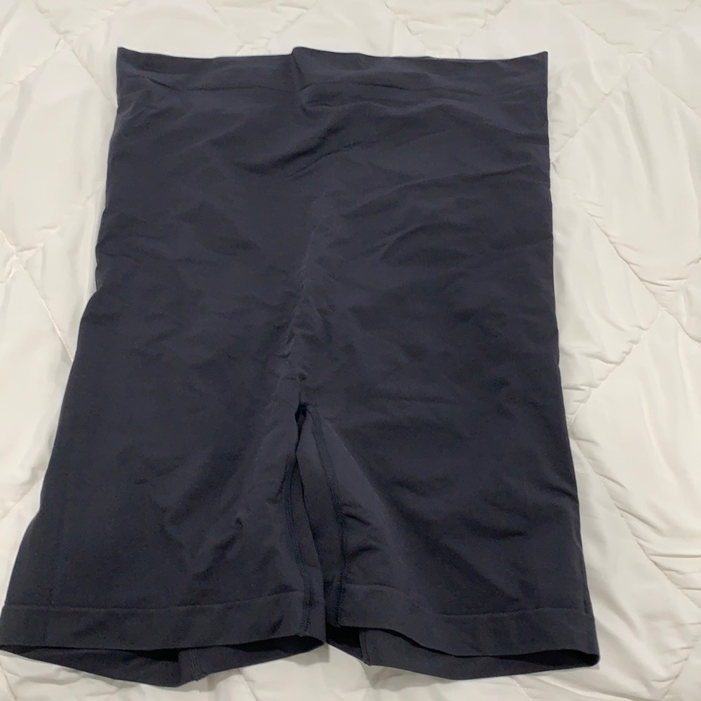 Skims high waisted bonded short